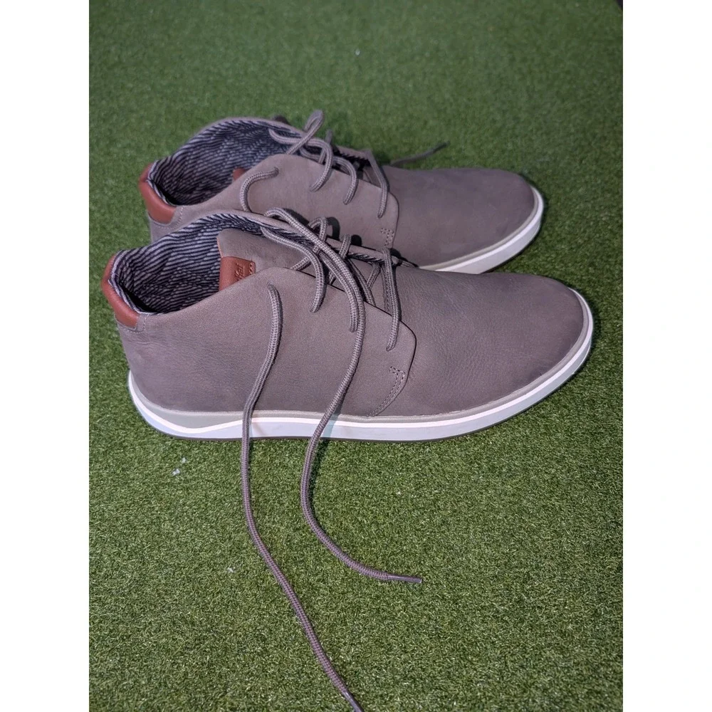 OluKai Papaku 'Ili Mens Leather Chukka Boots Mustang Gray US 13 New Missing Tags